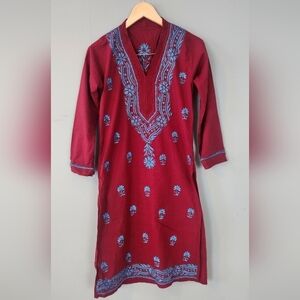100% cotton hand stitched kurta, burgundy with blue floral embroidery sz xs/sm
